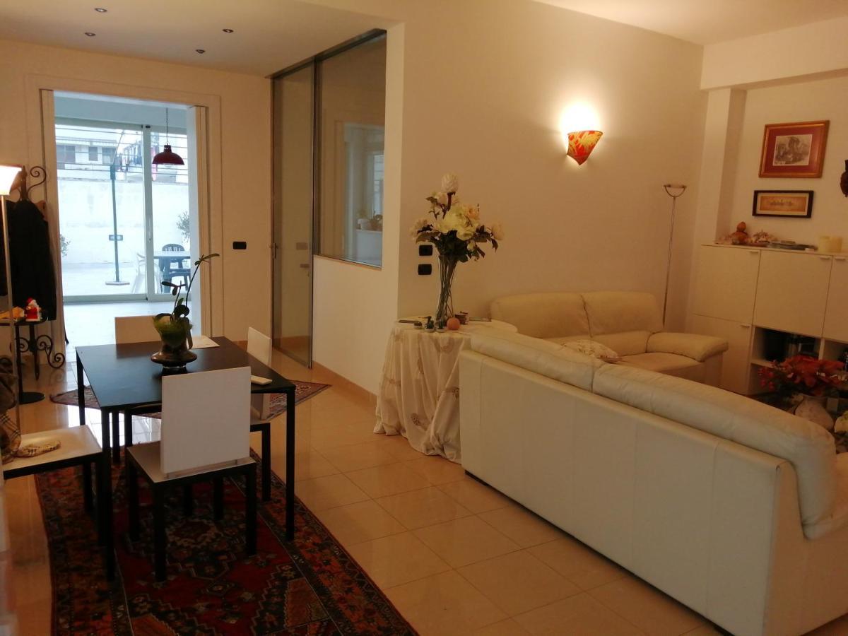 Casa Lauretta - Terrazza - Garage Wifi E Bici Gratuite Villa Lecce Kültér fotó