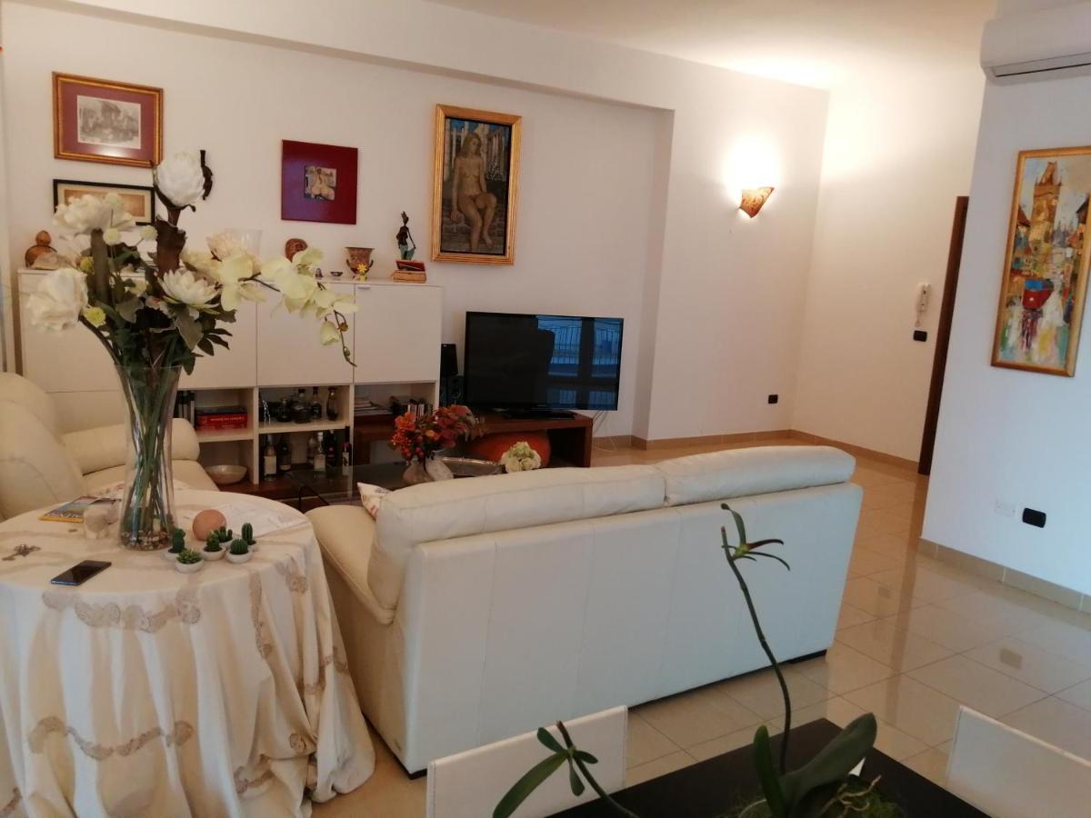 Casa Lauretta - Terrazza - Garage Wifi E Bici Gratuite Villa Lecce Kültér fotó