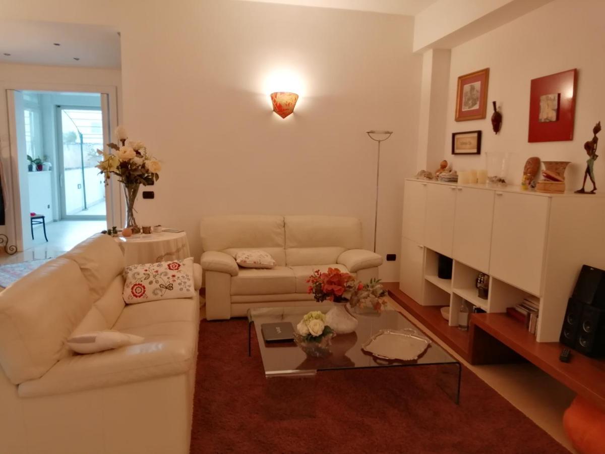 Casa Lauretta - Terrazza - Garage Wifi E Bici Gratuite Villa Lecce Kültér fotó