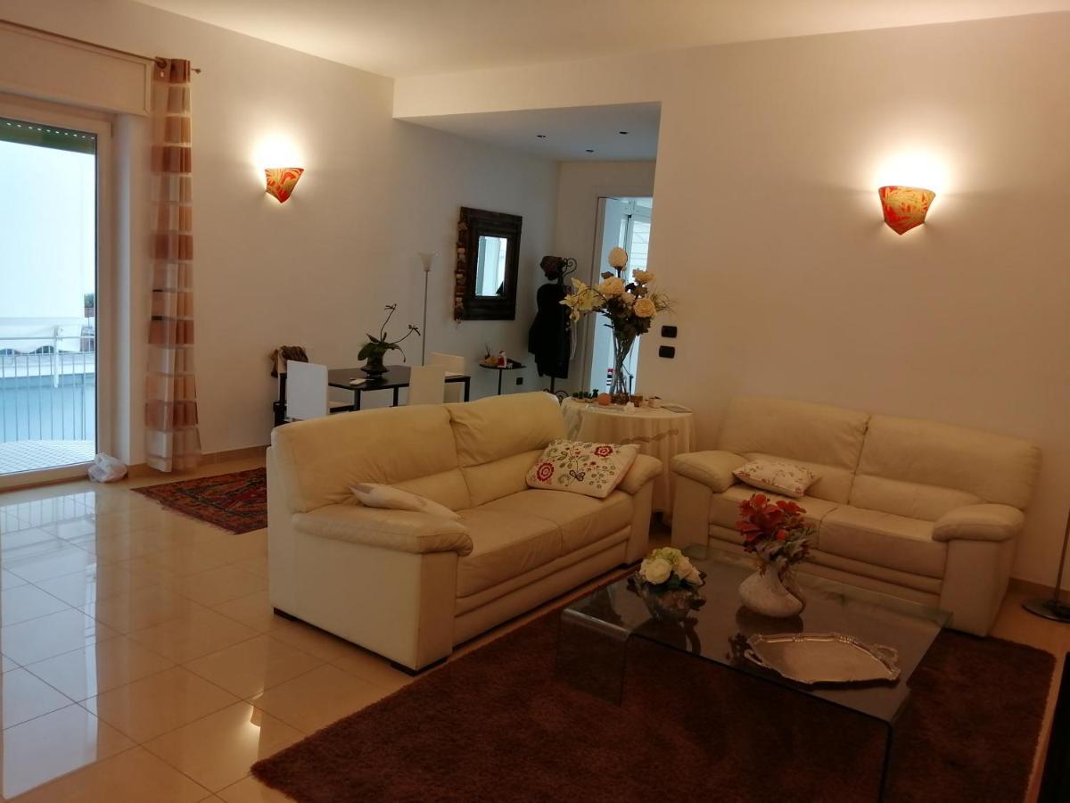 Casa Lauretta - Terrazza - Garage Wifi E Bici Gratuite Villa Lecce Kültér fotó