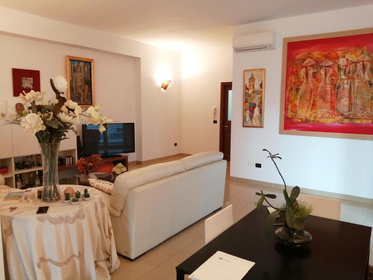 Casa Lauretta - Terrazza - Garage Wifi E Bici Gratuite Villa Lecce Kültér fotó